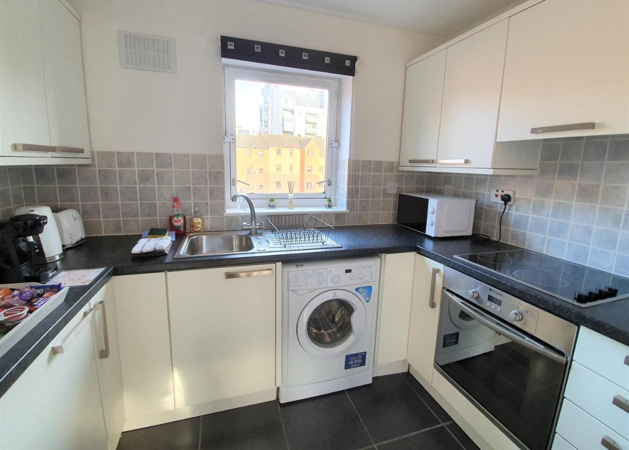 Modern One Bedroom Apt - City Centre & Freeparking Glasgow Exteriör bild